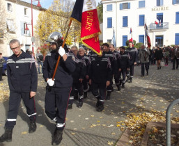 départ du cortège vers le monument aux morts