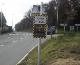 janvier-pose-de-radar-pedagogique-avenue-du-Vercors